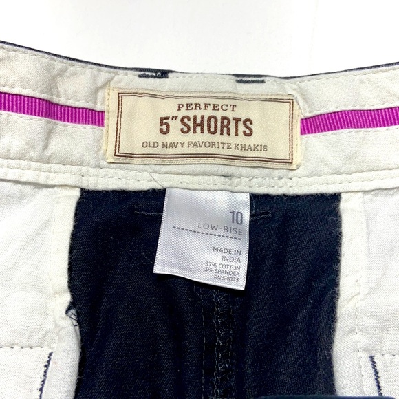 Old Navy Perfect 5” Shorts. Size 10. Old Navy Favorite Khakis. Black. Low Rise. - Picture 3 of 7